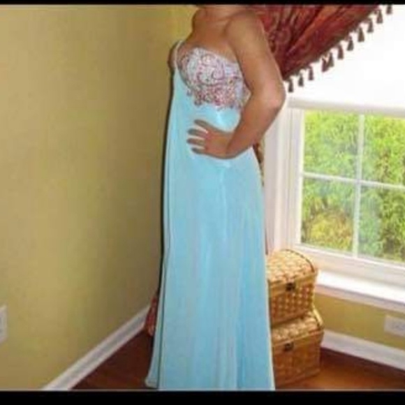 MAKE AN OFFER! Jaaz Prom Dress - Picture 3 of 3
